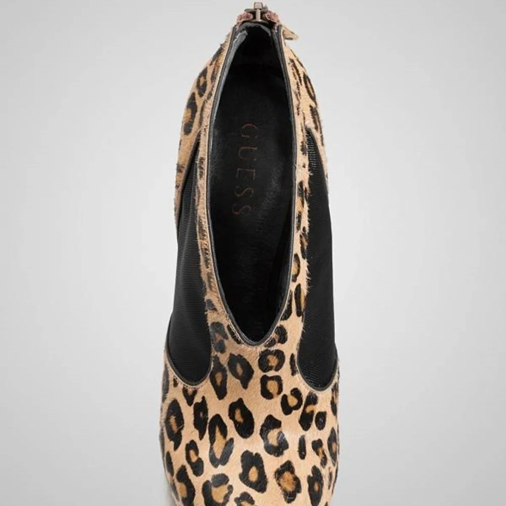 NEW GUESS Parshaly Leopard Printed Booties SZ 6.5